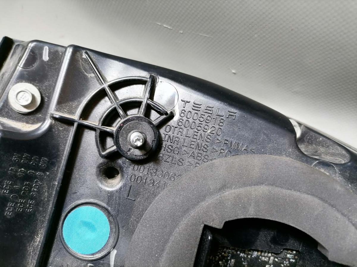 Tesla Model S original Rücklicht Rückleuchte Schlussleuchte links Bj.2019